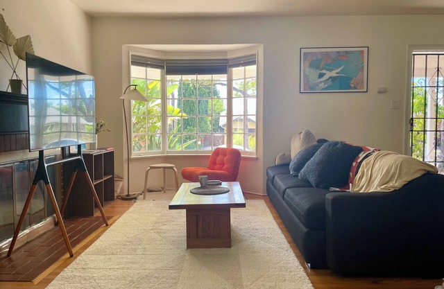 Zen Modern 2QueenBed/1Ba Home w/Fiber Internet + Dedicated Workspace + Patio