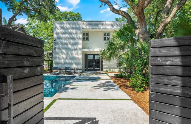 Zen-N-Sea offers poolside relaxation and near the beach entrance, sleeps 8
