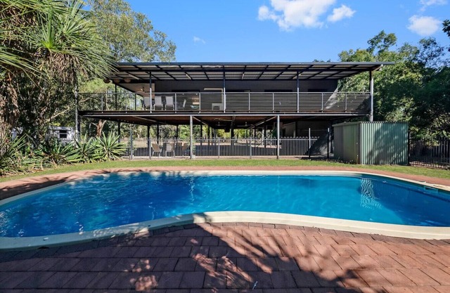 Zen Pandanus Point: Pool - Backyard - Balcony