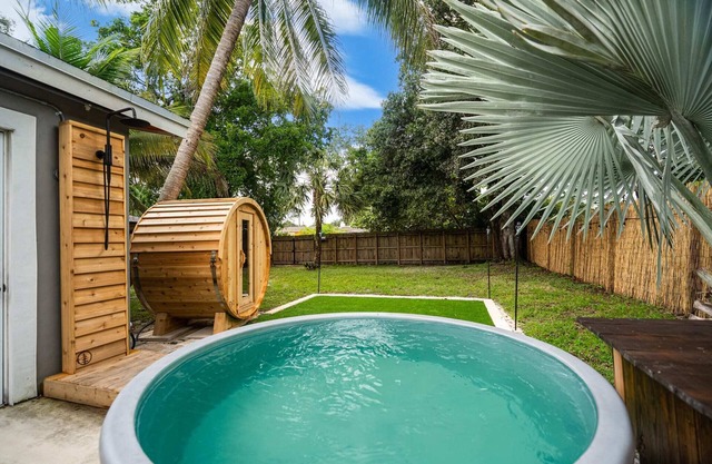 Zen Retreat - Sauna, Pool, Cold Plunge & More!