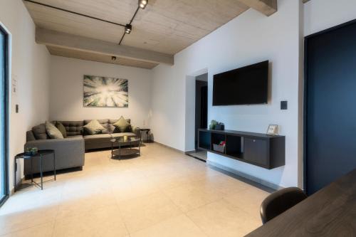 Zielo 3bdrm 2 bath Private balcony, Rooftop Walk to Zocalo