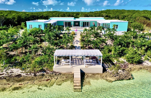ZION Beachfront | Luxury | ECO | Lagoon | Paddleboards | Snorkel | Volleyball
