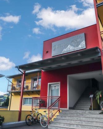 Zirben Diamant Rooms & Dogs