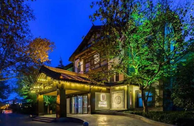Ziyue Minghu Hotel