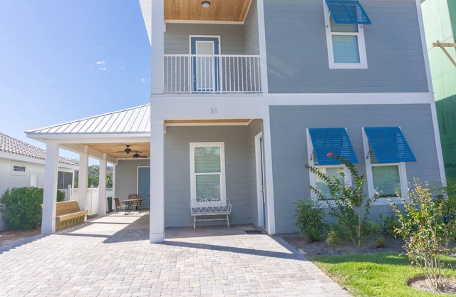 Zoe's Place- Pet Friendly close to the beach 5 Bedrooms 4.5 Baths