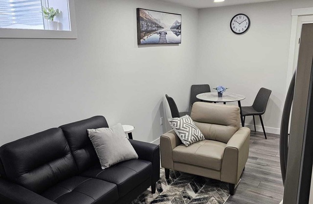 Zuzy's Nest n2 Bedroom Guest Suite