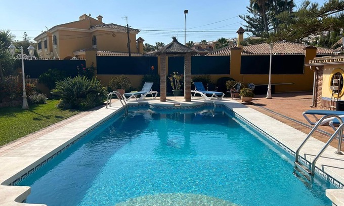 Rincon de la Victoria House | À 700 m de la Plage! Maison Avec Barbecue et Piscine, Idéal Pour les Familles