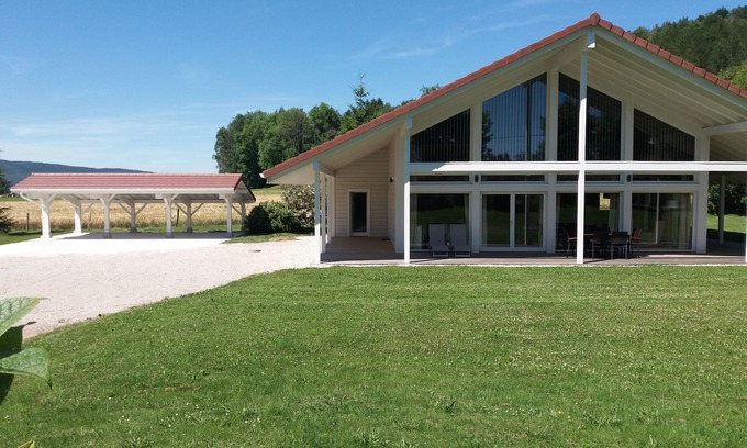 Marigny Ski Chalet | Évasion Bien-être au Lac de Chalain: Chalet de 150m² Avec Sauna et Balnéo