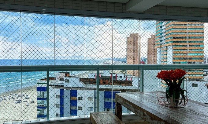 Boqueirao Apartment | Ótimo apto de frente para Praia do Boqueirão/SP