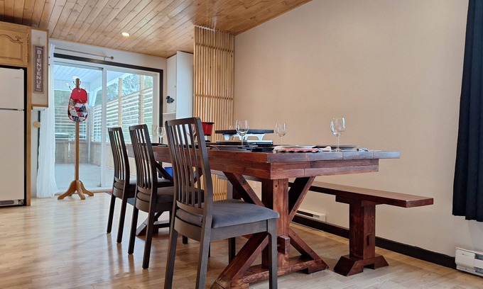 Saint-Remi-de-Tingwick Ski Chalet | Ô Ruisseau Avec Spa - Détente, Spacieux, Foyer Int/ext et Trois-lacs Accessible