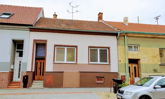 Breclav Apartment | Čechovka