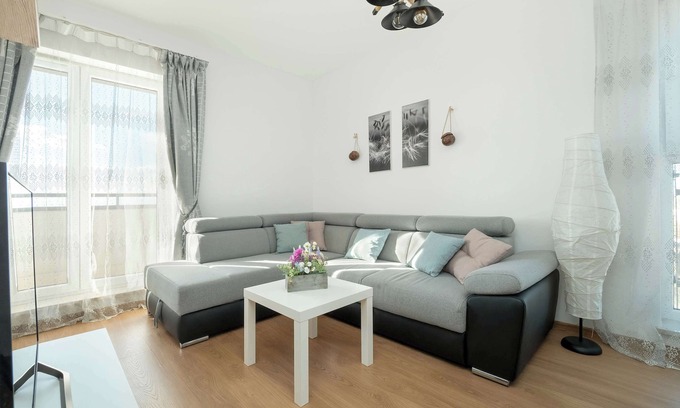 Lodz Apartment | Żeligowskiego 43F | Cozy apartment | Smart TV