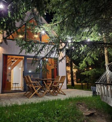 Parchowo House | Żywiołowo - domki w stylu stodoły z placem zabaw i stawem - OGIEŃ