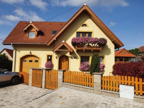 Vrbov House | Žltý dom Vrbov