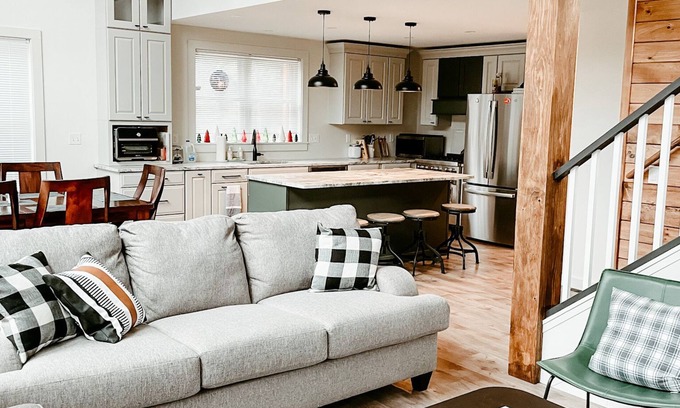 Eidelweiss Village House | ʕ ᴥ ʔ Mountain views, minutes to beaches, family friendly, close to N Conway.