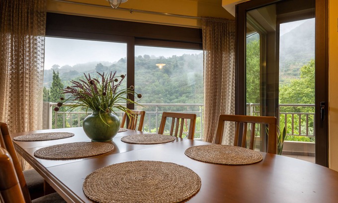 Ano Kera Cottage | Άνετο εξοχικό σπίτι με θέα στο βουνό
