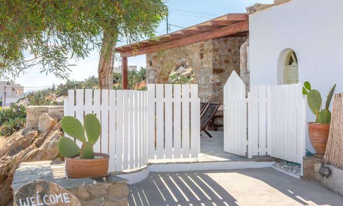Agios Prokopios House | Εξοχική πέτρινη κατοικία με ιδιωτική πισινα και θέα στη θάλασσα