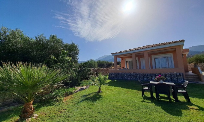 Malia Villa | ΚΑΙΝΟΥΡΙΑ Villa Christina βρίσκεται στα Μάλια, όμορφη θέα υπέροχο ηλιοβασίλεμα.