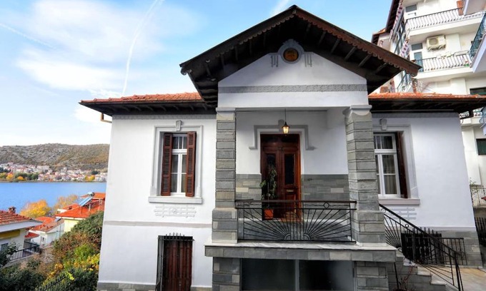 Kastoria House | Κομψό & πολυτελές νεοκλασικό στο κέντρο της πόλης