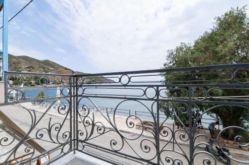 Limni House | Κοράλι, μεζονέτα στην παραλία Λίμνης