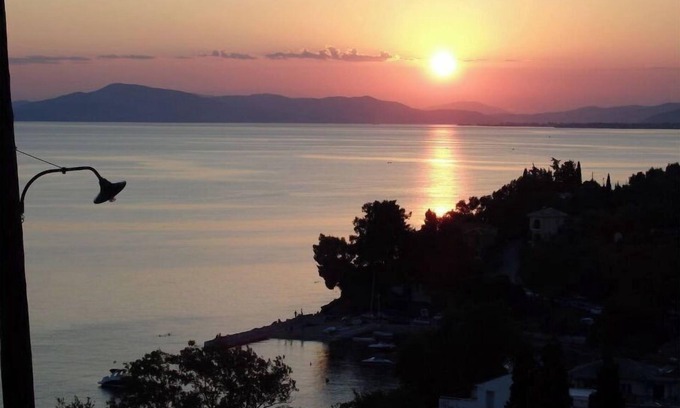Afissos House | ¨Με θέα το ηλιοβασίλεμα¨/¨Overlooking the sunset¨