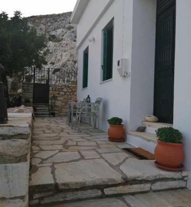 Aperathos Apartment | Με θέα το χωριό & το όρος Ζευς!