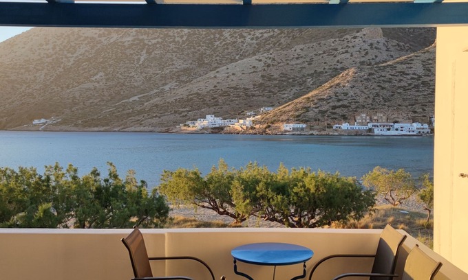 Kamares House | Μοναδική εξοχική κατοικία στην παραλία των Καμαρών