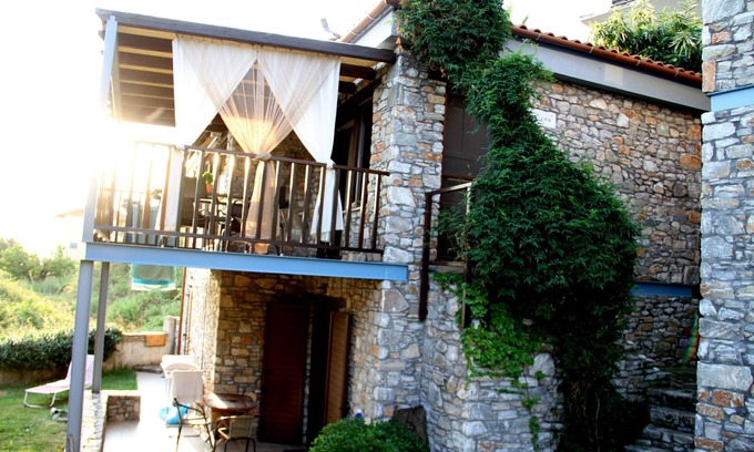 Agia Cottage | πέτρινη εξοχική κατοικία 2 επιπέδων 150 μ. από τη θάλασσα.