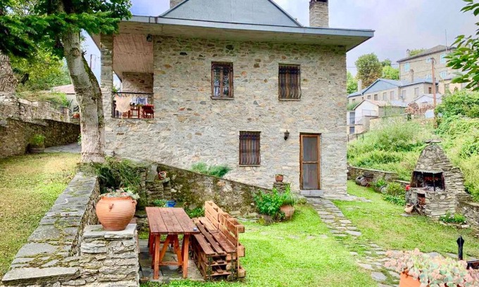 Nymfaio House | Πέτρινο παραδοσιακό σπίτι "Χιονάτη"