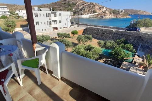 Vari Apartment | Παραθαλάσσιο εξοχικό σπίτι με θέα τον κόλπο Βάρης