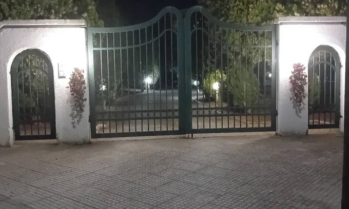 Thermi Villa | Πολυτελής βίλα στην περιοχή αεροδρομίου Θεσσαλονίκης με εσωτερική πισίνα
