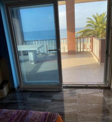 Nea Mesagkala Apartment | ΠΟΛΥΤΕΛΕΙΣ ΔΙΑΜΕΡΙΣΜΑ 1ο ΟΡΟΦΟΥ 5 ΜΕΤΡΑ ΑΠΟ ΤΗΝ ΘΑΛΑΣΣΑ