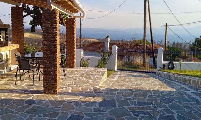 Stratoni House | Σπίτι στο βουνό αλλά μια ανάσα από τη θάλασσα