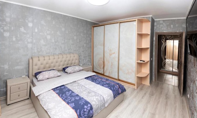 Dniprovs'kyi District Apartment | Апартаменты возле выставочного центра метро Левобережная