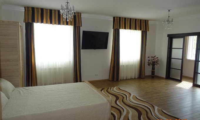 Tsentralnyy Apartment | "Апартаменты у Елены-1"