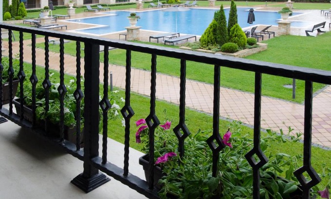 Saints Constantine and Helena Apartment | Апартамент Молинезия