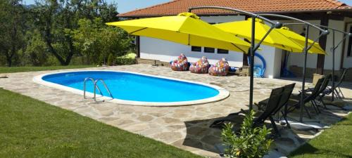 Yakovtsi Villa | Бор и Шишарка