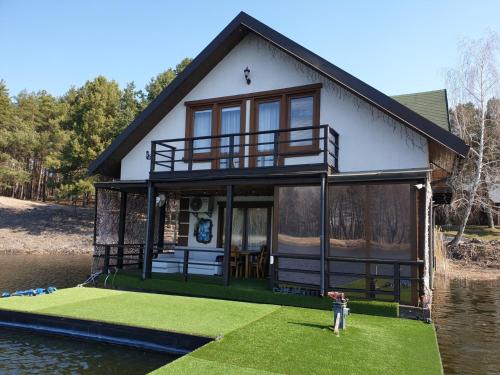 Dobrovelychkivka House | Будинок на воді