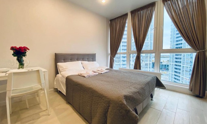 Pozniaky Apartment | Видові апартаменти MYFREEDOM поруч із метро Харківська