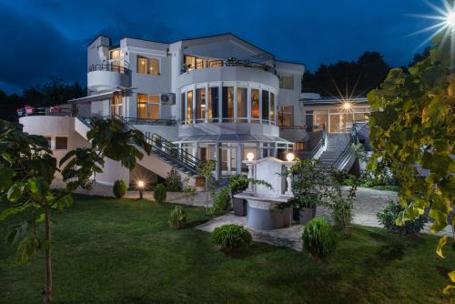 Enina Villa | Вила Франк/Villa Frank