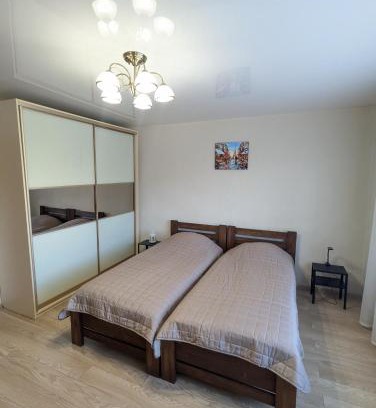 Berehove Apartment | Двокімнатна квартира біля басейну