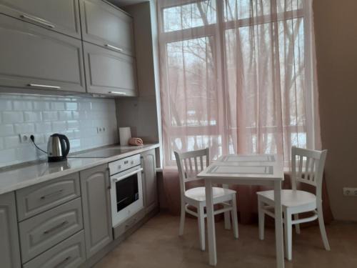 Desnyans'kyi District Apartment | Двокімнатна , Троєщина, район 2, ТЦ район