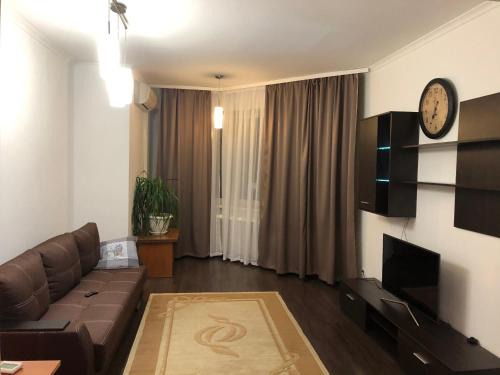 Svyatoshyns'kyi District Apartment | Затишна 2х кімнатна квартира біля метро Академмістечко