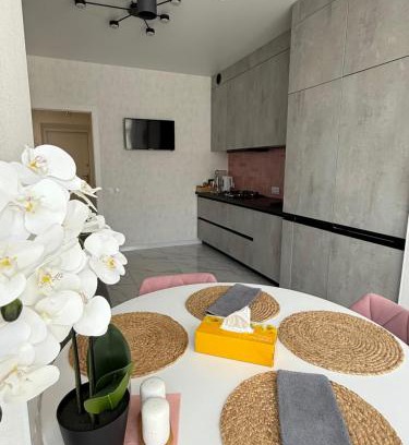 Lenins'kyi district Apartment | Квартира Люкс на Поділлі