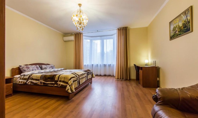 Svyatoshyns'kyi District Apartment | Комфортная двухкомнатная квартира возле метро Академгородок