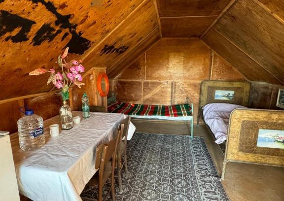 Kazanlak Other | КЪЩА в Казанлък, 2 Стаи с 3 Легла без Ток и Вода, Външна Тоалетна, Всеки Чисти след себе си! VILLA HOUSE in Kazanlak 2-Rooms & 3 Beds, No Electric, Water or WC, use Outhouse, Bring Water, Tidy after Yourself