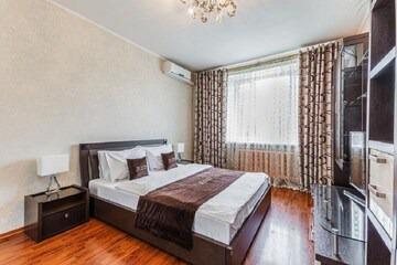 Besarabka House | Модные апартаменты с двумя спальнями и гидромассажной ванной панорамный вид.