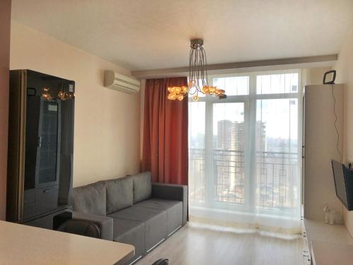 Svyatoshyns'kyi District Apartment | Нова затишна квартира Студіо плюс спальня біля метро Житомирська