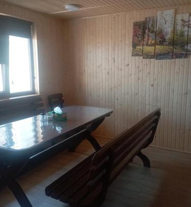 Zalissya House | Озеро Надії