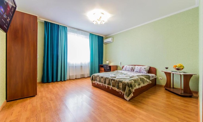 Svyatoshyns'kyi District Apartment | Просторная однокомнатная квартира возле скоростного трамвая